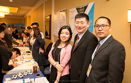 CC网投SAPA年会代表：左→右： 刘雯颖博士、汪俊博士、王建峰博士
