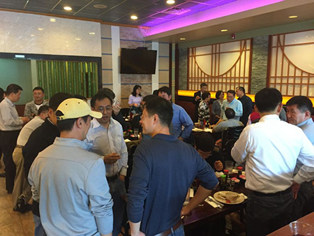 专家们相谈甚欢，，，，，直到黄昏时分，，，，，仍不舍离去