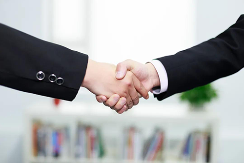 秉持着“专注立异，，，，，专心折务”的理念，，，，，CC网投一直把每一个客户看成是公司的VIP