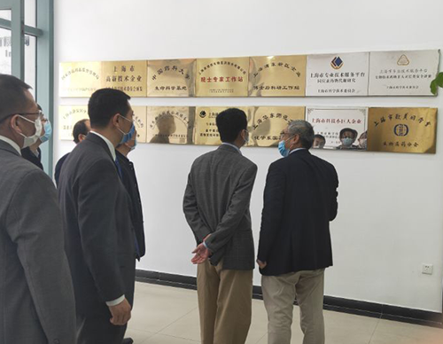 吴清副市长一行听取了CC网投关于一站式综合研发效劳的手艺实力先容