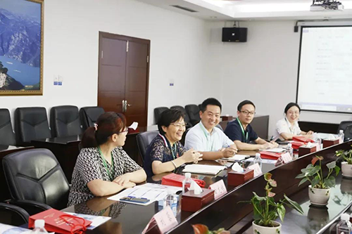 宜昌人福药业副总裁、总工程师李莉娥，，，产品开发中心主任吕金良，，，副主任吴有斌、曲龙妹等