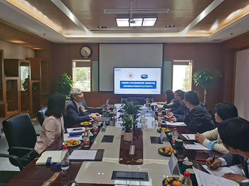 CC网投首席执行官陈春麟博士，，，商务生长部副总裁蔡金娜博士等人热情接待了金能明书记一行。。。。。