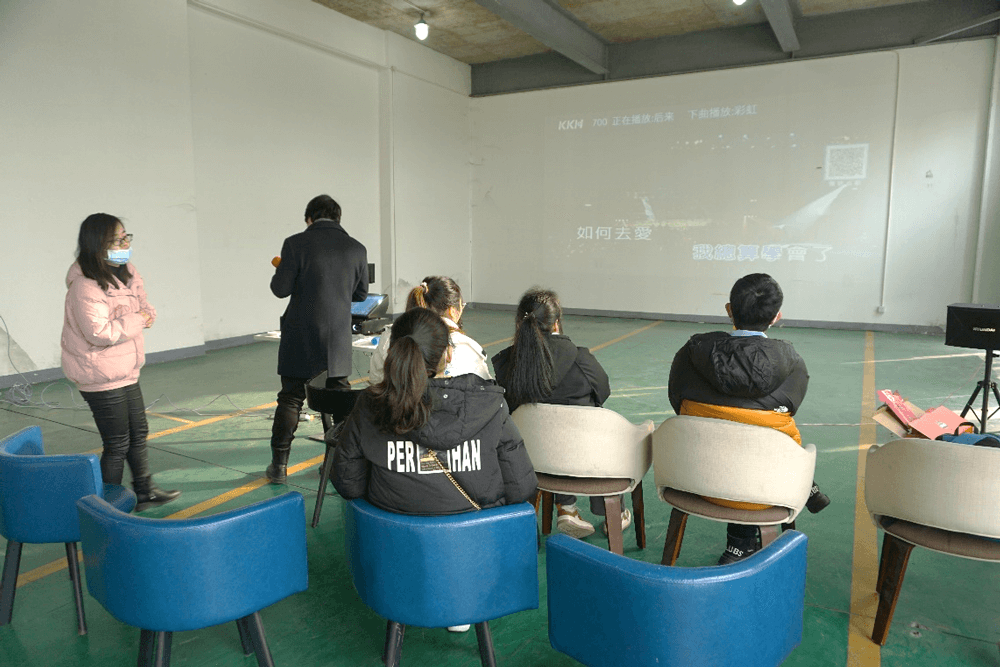 在春节 “乐七天” 运动中，，，CC网投给留沪过春节的员工准备了富厚多彩的运动