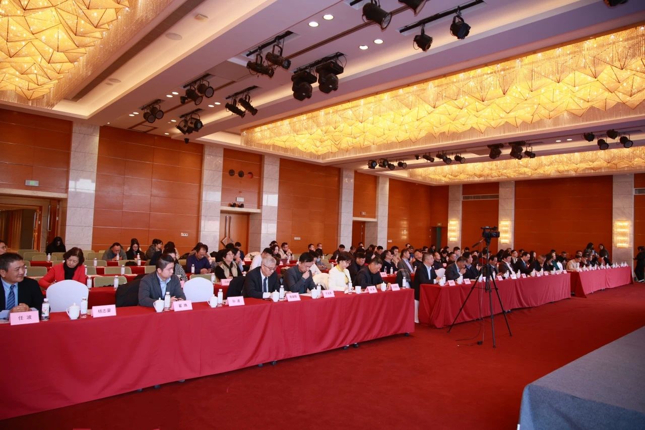 大康健工业生长新趋势论坛暨海上院士讲坛第43期暨大康健效劳专委会年会运动现场.jpg